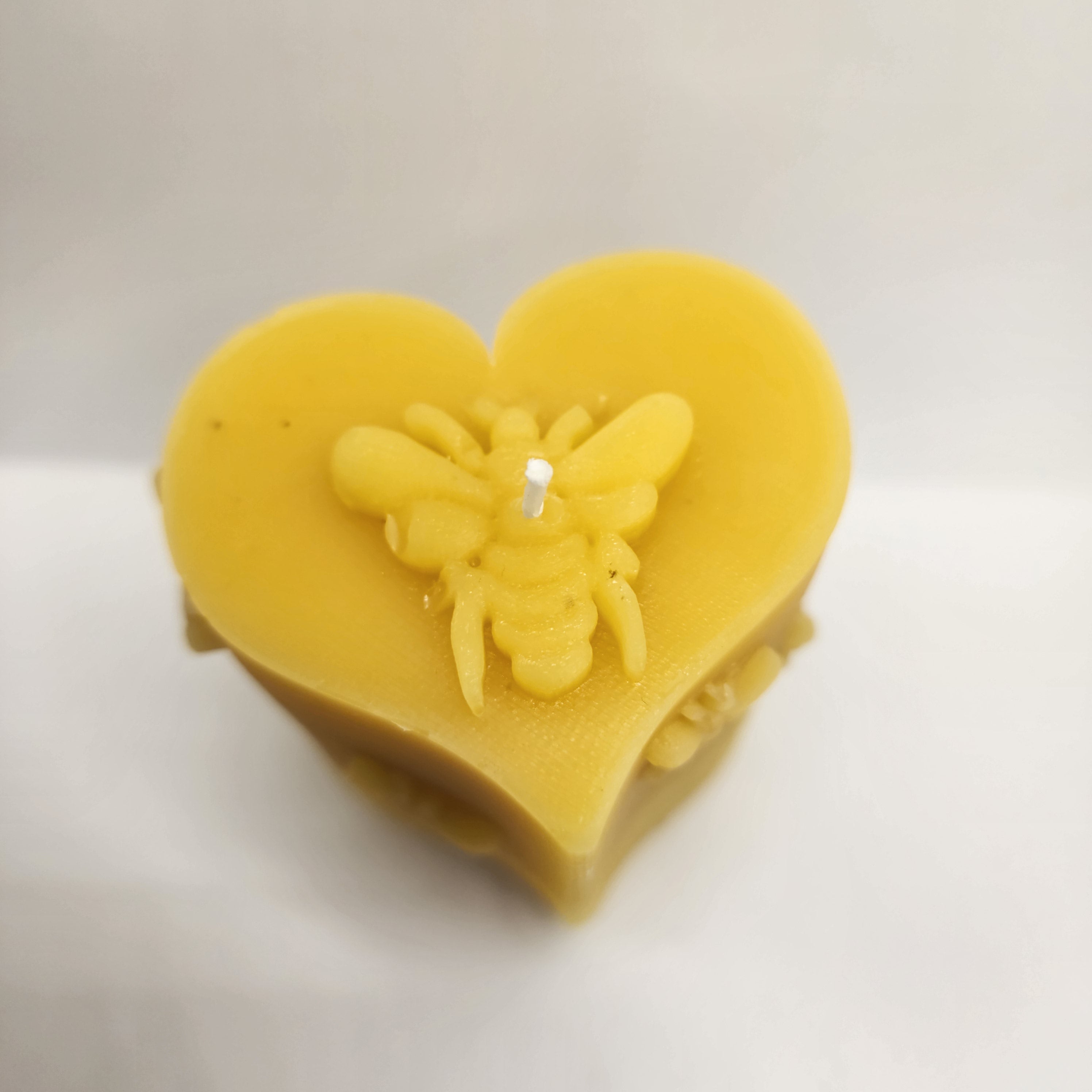 Heart and Bees Beeswax Candle – 5.9 oz - SAVAGE BEE-CHES®